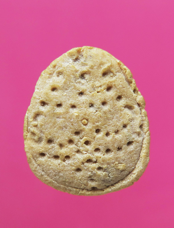 พระปิดตาเม็ดบัว หลังจุดๆ