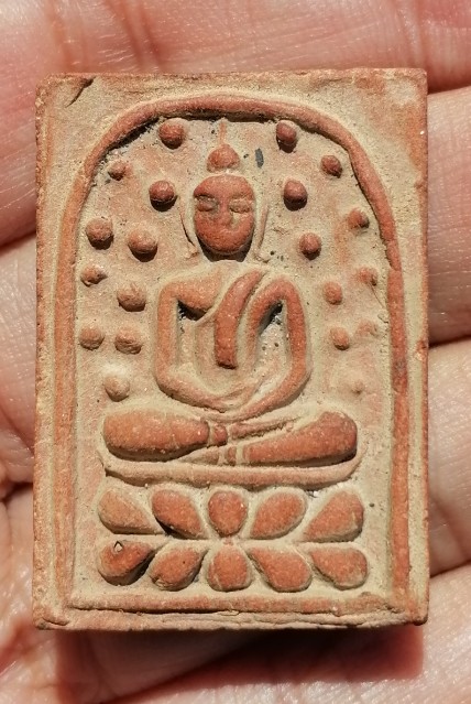 พระพิมพ์ปรกโพธิ์ ฐานบัว เนื้อดิน หลวงพ่อกวย ออกวัดหนองอีดุก จ.ชัยนาท ปี 2515 เคาะเดียว    