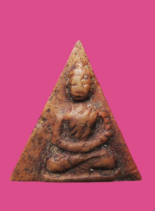 พระเนื้อดิน พิมพ์สามเหลี่ยม ขัดสมาธิเพชร ไม่ทราบที่