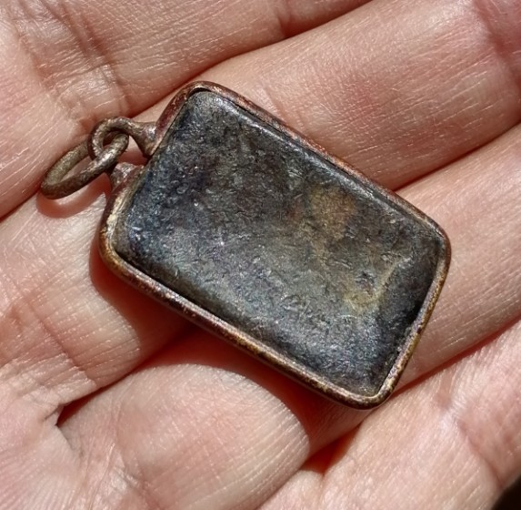 พระเนื้อชินพร้อมกรอบเก่าๆ​ไม่ทราบที่ เคาะเดียว    