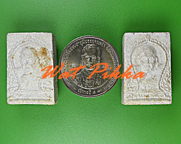 พระผงหลวงพ่อเมี้ยน วัดโพธิ์กบเจา อยุธยา -คู่- .D235.