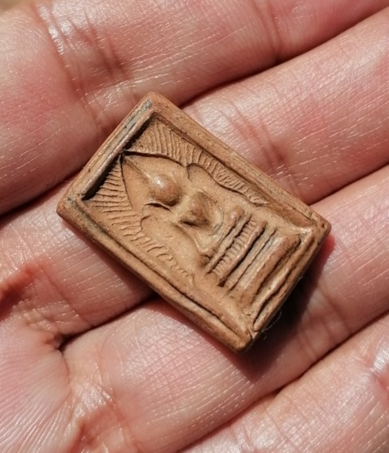 พระสมเด็จแหวกม่าน​ หลังเจดีย์ หลวงพ่อกวย วัดโฆษิตาราม จ.ชัยนาท เนื้อดิน ปี​ 2508 เคาะเดียว     