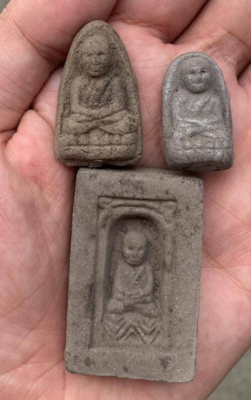 หลววปู่ทวด เนื้อว่าน รุ่น สร้างพระตำหนักปากพนัง 3 องค์ เคาะเดียว 950