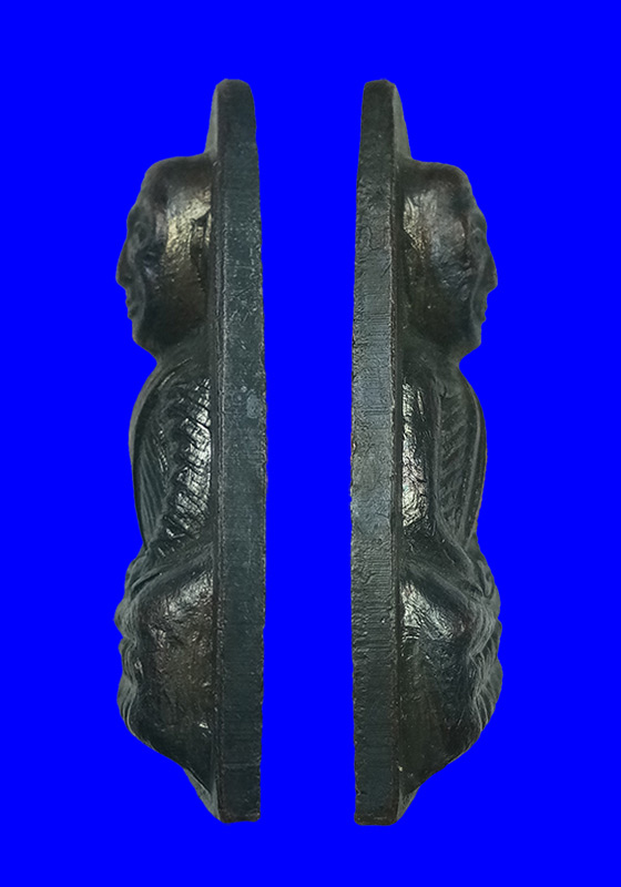 พระหลวงปู่ทวด พิมพ์เตารีดหลังตัวหนังสือ วัดเอี่ยมวรนุช กรุงเทพฯ เนื้อทองแดงรมดำ ปี2508