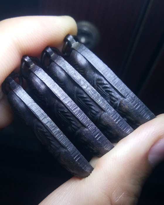 พระหลวงปู่ทวดพิมพ์เตารีด(มีหู) หลังตัวหนังสือพิมพ์ใหญ่(แจกปีนัง/มาเลเซีย) เนื้อทองแดง ปี2524