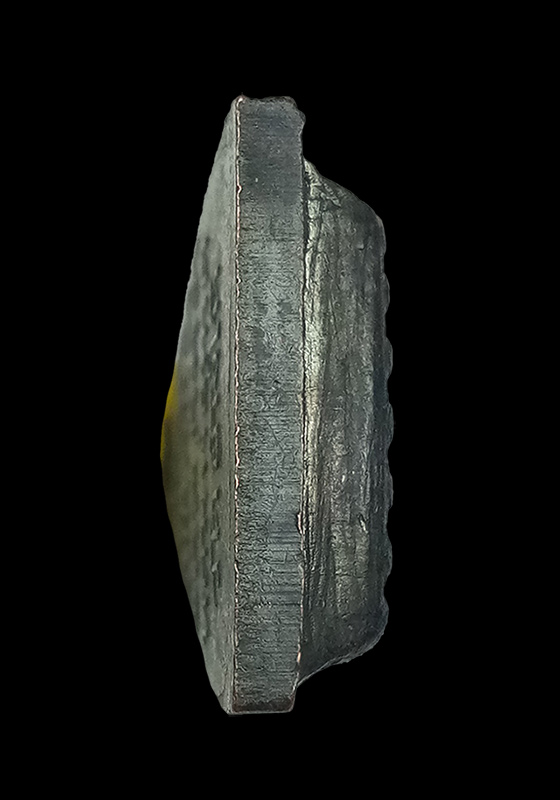 พระหลวงปู่ทวด พิมพ์เตารีดหลังตัวหนังสือ วัดเอี่ยมวรนุช กรุงเทพฯ เนื้อทองแดงรมดำ ปี2508