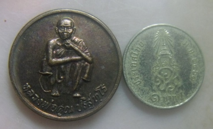 **เบา​ๆ​**เหรียญหลวงพ่อคูณ วัดบ้านไร่ รุ่นไฮเทค ช็อป'95**หลังยันต์ สวยๆ