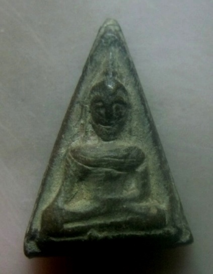 **เบาๆ**พระนางพญาเศียรโตเนื้อดำ หลวงพ่อกวย วัดโฆสิตาราม จ.ชัยนาท ปี ๒๕๑๘**สวยๆ