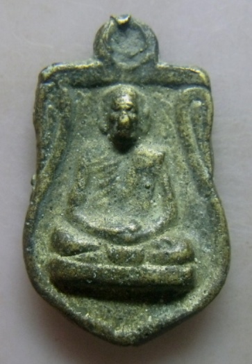 **เบาๆ**เหรียญเสมาหล่อเกจิ เนื้อทองผสม เก่าๆไม่ทราบที่**เนื้อจัดๆ สวยๆ เชิญชมครับ