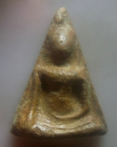 **เบาๆ*พระพิมพ์นางพญา เนื้อดิน เก่า ไม่ทราบที่ เนื้อจัดๆ**สวยๆ เชิญชมครับ 