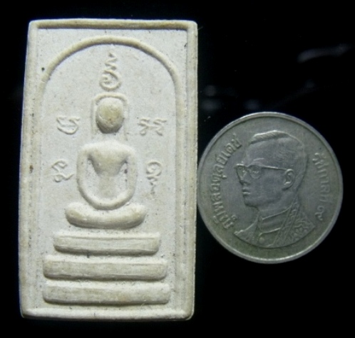 **เบาๆ**พระสมเด็จหลังยันต์อะระหัง เนื้อผง เก่าๆไม่ทราบที่**สวยๆ เชิญชมครับ