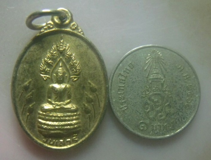 **เบาๆ**เหรียญพระประจำวันเสาร์ หลังพระธาตุพนม วัดพระธาตุพนมฯ จ.นครพนม**กะไหล่ทอง สวยๆ