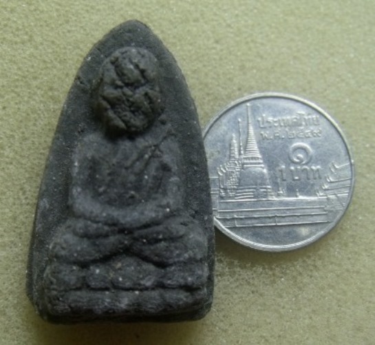 **เบาๆ**หลวงปู่ทวดเนื้อว่านหลังฝังเม็ดโค้ด รุ่นมหายันต์นอโม มหาเศรษฐี วัดบ้านสวน จ.พัทลุง ปี ๒๕๕๑**