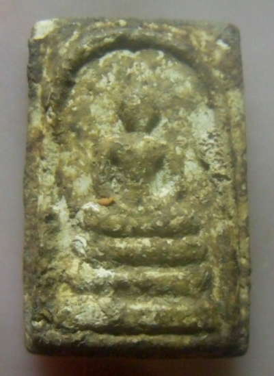 **เบาๆ**พระสมเด็จพิมพ์ใหญ่ เนื้อผง ลงกรุ มีคราบกรุเยอะ เก่าๆ ไม่ทราบที่**สวยๆ เชิญชมครับ