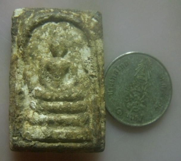 **เบาๆ**พระสมเด็จพิมพ์ใหญ่ เนื้อผง ลงกรุ มีคราบกรุเยอะ เก่าๆ ไม่ทราบที่**สวยๆ เชิญชมครับ