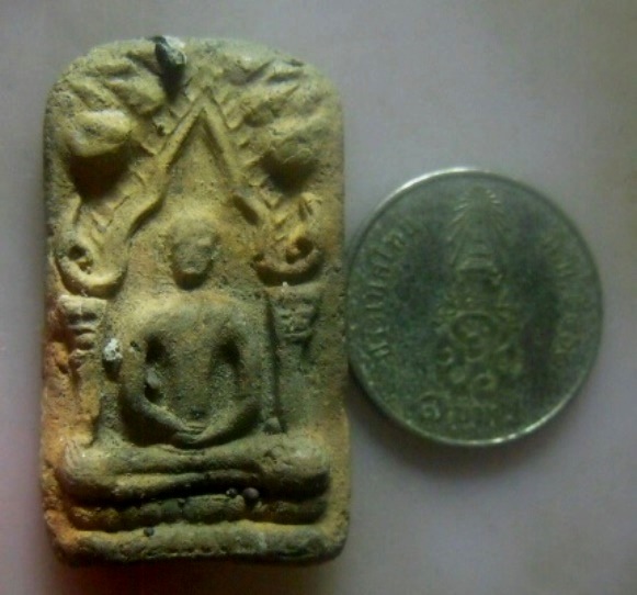 **เบา​ๆ​**พระพิมพ์พุทธชินราช เนื้อดิน มีคราบกรุ เก่า ไม่ทราบที่ เนื้อจัดๆ**สวยๆ เชิญชมครับ