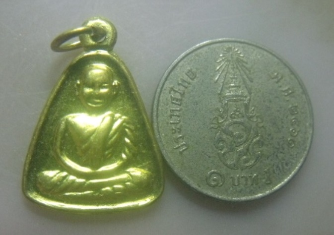 **เบา​ๆ​**เหรียญจอบเล็ก รุ่นเททอง หลวงพ่อเงิน วัดบางคลาน จ.พิจิตร**หลังยันต์ สวยๆ