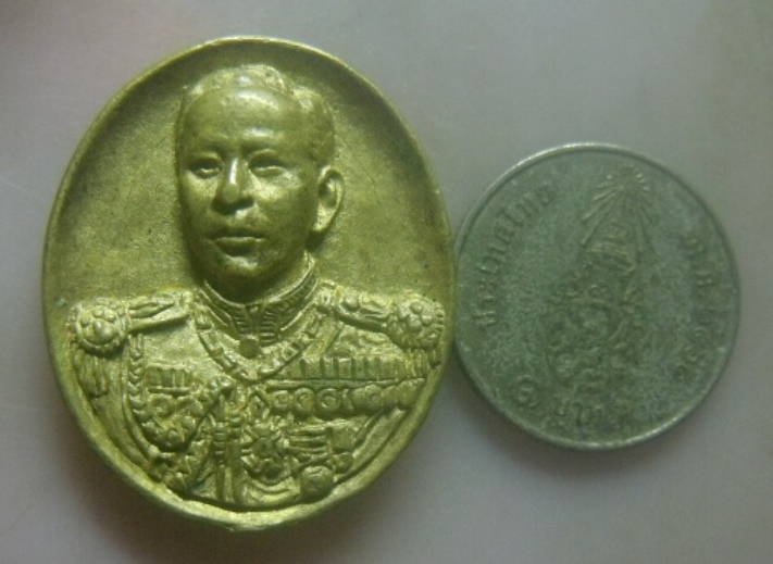**เบาๆ**เหรียญหล่อกรมหลวงชุมพร หลังสมอเรือ เนื้อทองผสม ทหารเรือสร้าง ปี ๒๕๓๙**สวยๆ