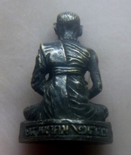 **เบาๆ**รูปหล่อหลวงพ่อทบ รุ่นอนุสรณ์หลวงพ่อทบ ออกวัดช้างเผือก จ.เพชรบูรณ์ ปี ๒๕๔๗**สวยๆ