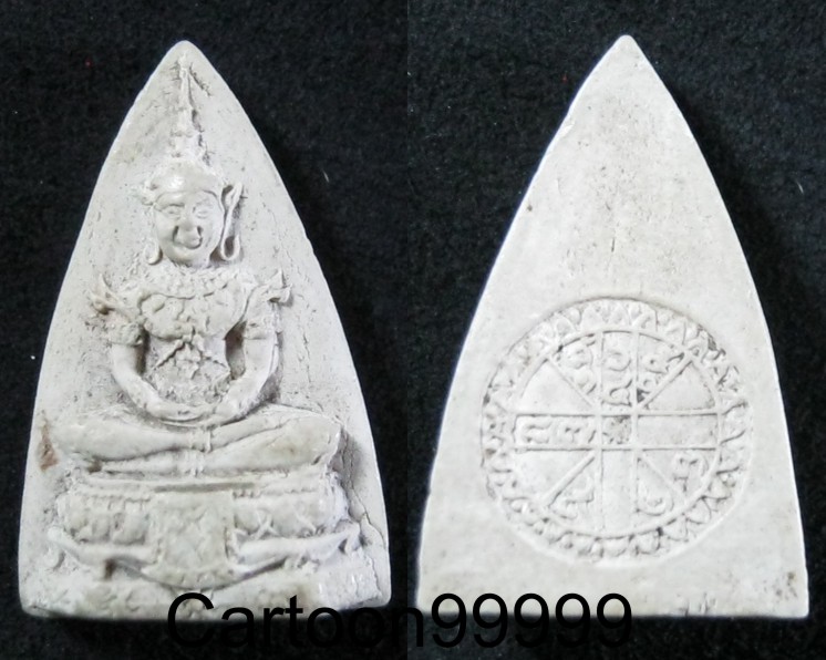 พระแก้วมรกต หลวงพ่อเรื่ม วัดบางพระ ชลบุรีครับ ปี ๑๓ ท่านเจ้าคุณ นรฯ เสกครับ 