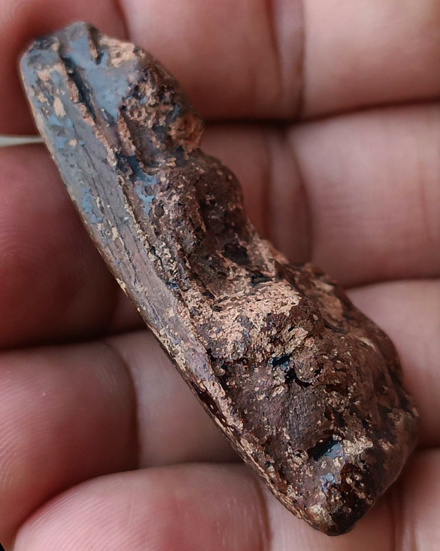 พระเชตุพนพิมพ์ใหญ่เนื้อดิน จ.สุโขทัย ลงรักเก่าๆ สูงประมาณ 2 นิ้ว