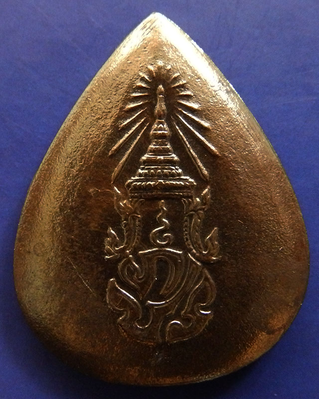 20.พระพุทธสิงหธรรมมงคล หลังภปร. เนื้อนวโลหะ พิธีใหญ่ วัดบวรฯ-วัดพระแก้ว พ.ศ. 2547 กล่องเดิม