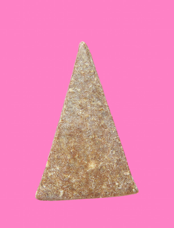 สมเด็จหน้าจั่ว เนื้อผงน้ำมันผสมว่าน เก่าพอควร