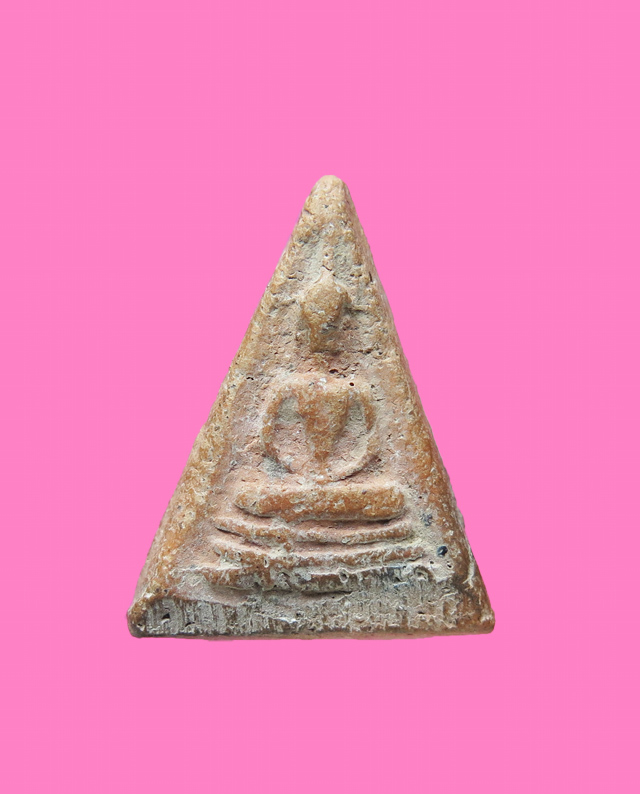 สมเด็จหน้าจั่ว เนื้อดิน สูงประมาณ 1.5 ซม.