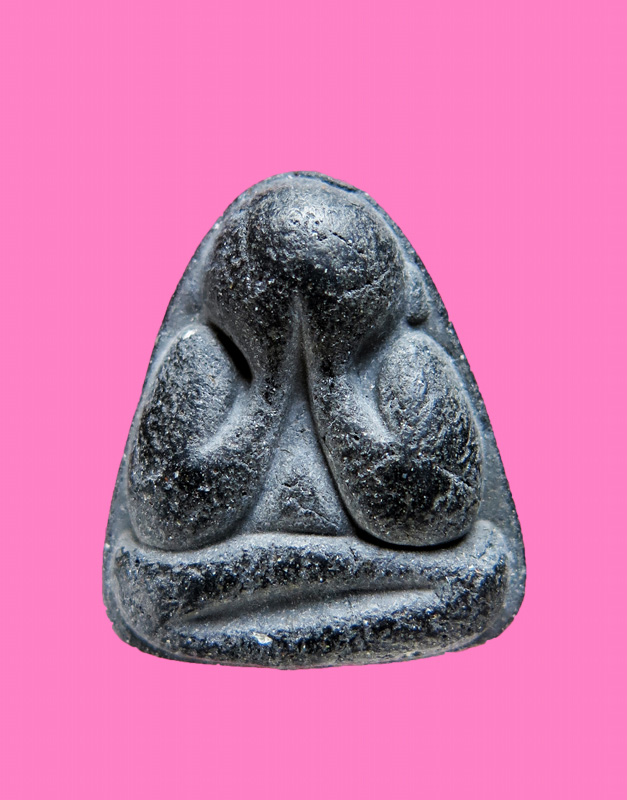 ปิดตา เนื้อผงดำ หลังแบบ เก่า