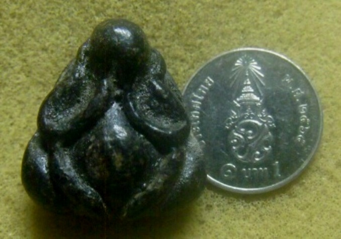 **เบาๆ**พระปิดตามหาอุตม์ เนื้อผงคลุกรัก เก่าๆ เนื้อหนึกนุ่ม ไม่ทราบที่**เนื้อจัด สวยๆ