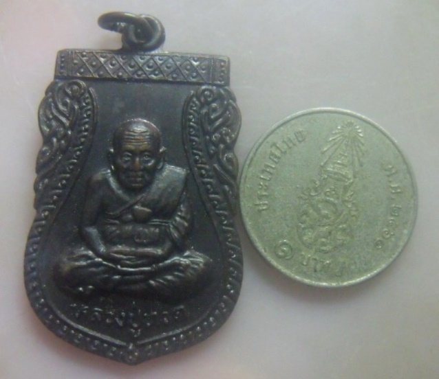 **เบา​ๆ​**เหรียญเสมาหลวงปู่ทวด วัดปฐมพานิช อ.บ้านหมี่ จ.ลพบุรี ปี ๒๕๔๘**หลังยันต์ สวยๆ