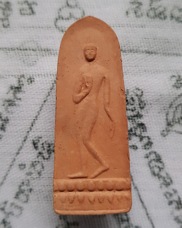 พระลีลาสรรค์ยืนเนื้อดิน วัดค้างคาว ชัยนาท ศิษย์สาย หลวงพ่อกวย ชัยนาท ปลุกเสก