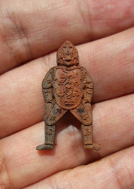 หุ่นพยนต์ หลวงพ่อเมียน กลฺยาโณ รุ่นเมียนทรัพย์ เมียนสุข วัดบ้านจะเนียง จ.บุรีรัมย์ เคาะเดียว