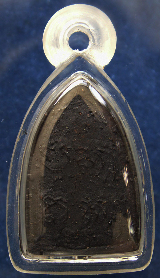 หลวงปู่เฮี้ยง วัดป่า จ.ชลบุรี พระสรงน้ำซุ้มเรือนแก้วหลังยันต์ เนื้อผงคลุกรักบรรจุกริ่งสาริกา พ.ศ. 24