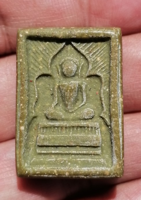 พระสมเด็จแหวกม่าน​ พิมพ์อกใหญ่​ หลังปั๊มตราวัด​ เนื้อเขียวก้านมะลิ​ หลวงพ่อกวย​ ปี​ 2515 เคาะเดียว  