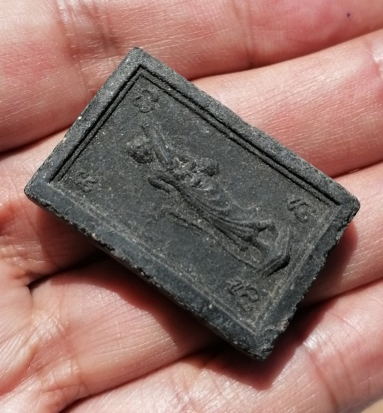 พระสมเด็จพิมพ์ใหญ่(เอวใหญ่)​ หลังพระสิวลี​ เนื้อเผงใบลาน​ หลวงพ่อกวย​ วัดโฆษิตาราม​ ปี​ 2515 เคาะเดี