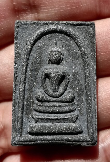 พระสมเด็จพิมพ์ใหญ่(เอวเล็ก)​ หลังพระสิวลี​ เนื้อเผงใบลาน​ หลวงพ่อกวย​ วัดโฆษิตาราม​ ปี​ 2515 เคาะเดี