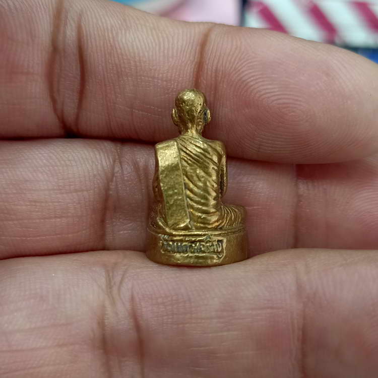 รูปเหมือนพระครูสุนทรธรรมกิจ (หลวงพ่อหยอด ชินวังโส) วัดแก้วเจริญ อ.อัมพวา จ.สมุทรสงคราม ประมาณปี 2535