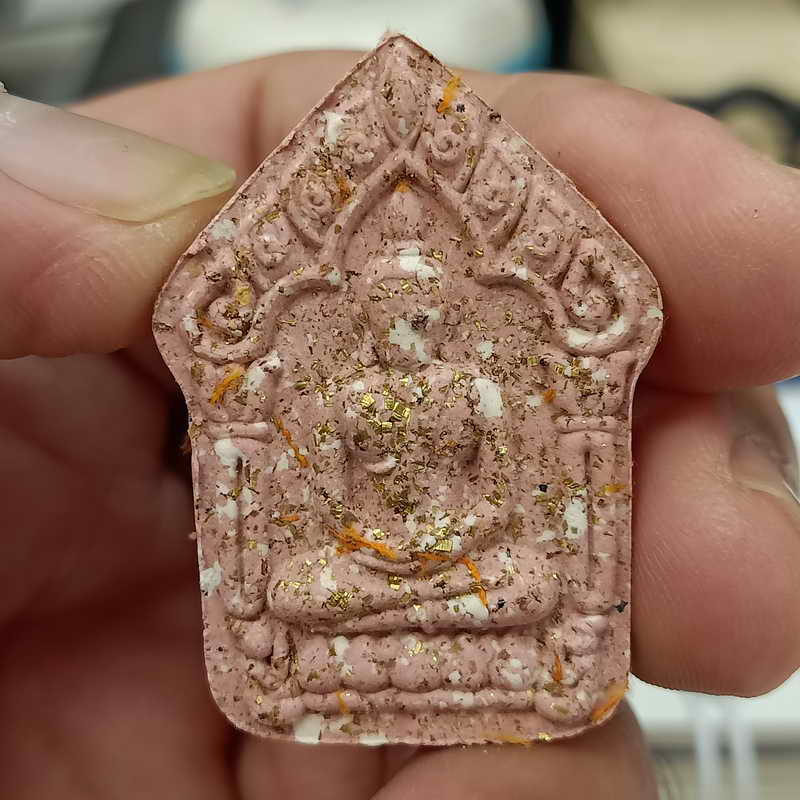 ส่งฟรีขุนแผนผงพรายกุมาร(พรายแม่ส้ม) หลวงพ่อพัฒน์ วัดห้วยด้วน จ.นครสวรรค์ เนื้อผงม่วงชมพู โรยผงเงิน