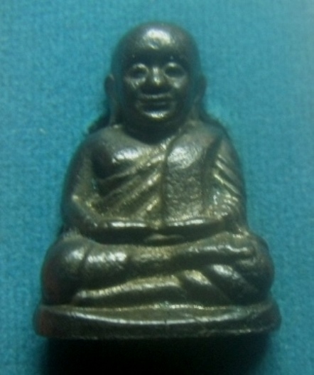 **เบาๆ**รูปหล่อหลวงพ่อเงิน วัดบางคลาน รุ่นอนุสรณ์ ๑๐๐ ปี**เนื้อจัด สวยๆ พร้อมกล่องเดิม