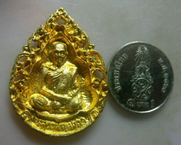 **เบาๆ**เหรียญหล่อลายฉลุ หลวงพ่อหยอด วัดแก้วเจริญ รุ่นสมปรารถนาเฮง ปี ๒๕๓๗**ตอกโค้ด สวยๆ