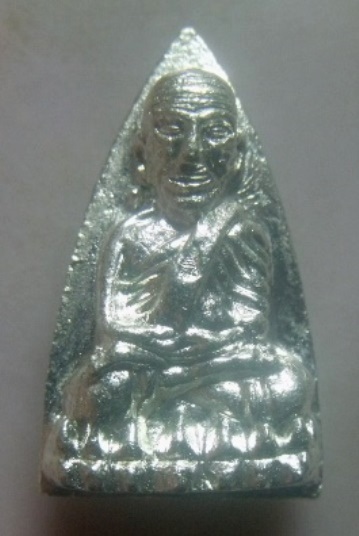 **เบาๆ**หลวงปู่ทวด พิมพ์เตารีด 2 หน้า (กรรมการ) เนื้อนวะพรายเงิน ตอกโค้ด คอจุด วัดบวรฯ ปี 2543** 