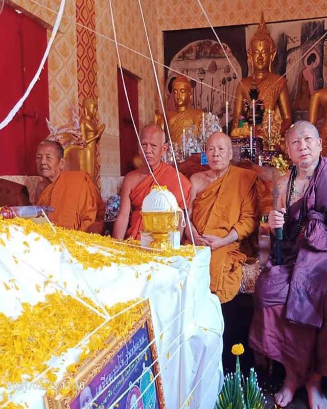 เหรียญชนะจน หลวงตาขึม วัดผักขะ จ.ศรีสะเกษ หลวงปู่อุดมทรัพย์ และเกจิอาจารย์ร่วมเสก มีประสบการณ์