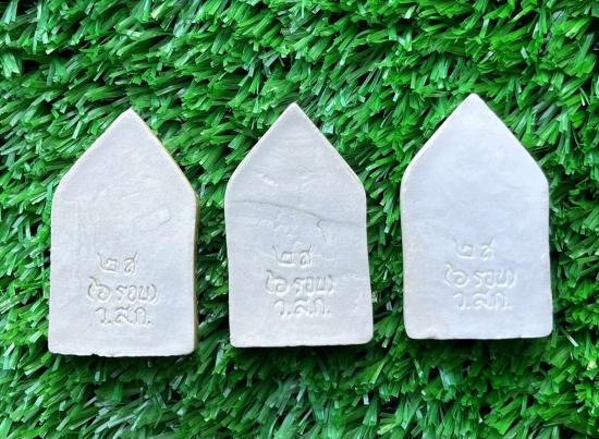 พระขุนแผนเคลือบ หลวงพ่อลำใย สัญญโม วัดสะแก พระนครศรีอยุธยา ศิษย์ในองค์ หลวงปู่ดู่วัดสะแก รับพระ 3 อง