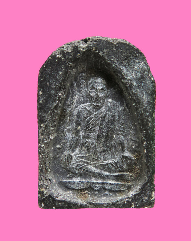 พระผงน้ำมัน พิมพ์ปรกโพธิ์ หลังรูปเหมือน