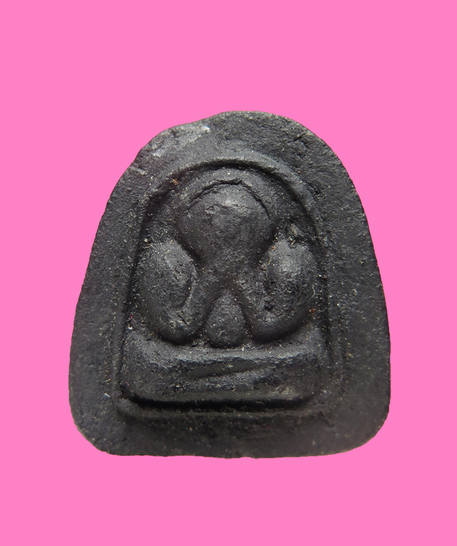 พระปิดตา เนื้อผงคลุกรัก