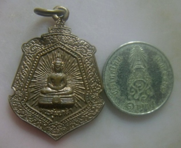 **เบาๆ**เหรียญพระคุ้มเกล้า ๗๒ พรรษามหาราชินี ปี ๒๕๔๗**สวยๆ เชิญชมครับ