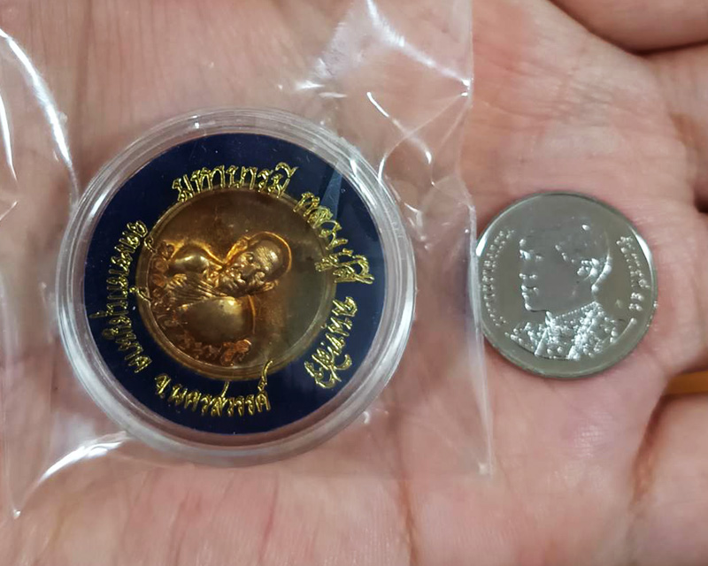 เหรียญนำโชคเนื้อทองแดง หลวงปู่สี ฉันทสิริ พร้อมตลับเดิมครับ