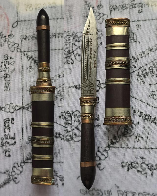 หลวงพ่อพัฒน์ ปุญฺญกาโม วัดห้วยด้วน จ.นครสวรรค์ มีดหมอ รุ่นผ้าป่า101ปี ใบ 2.5" รวมด้าม 5" ไม้มะค่าแต้