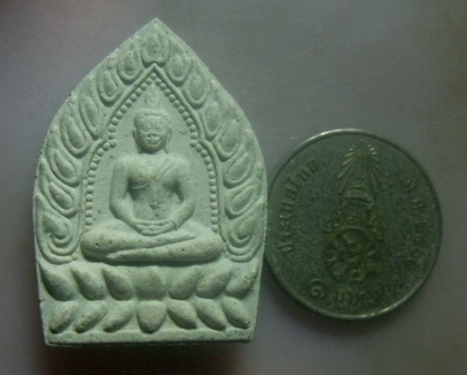 **เบาๆ**พระผงเจ้าสัวบุญ หลวงปู่บุญ วัดทุ่งเหียง จ.ชลบุรี**หลังยันต์ สวยๆ